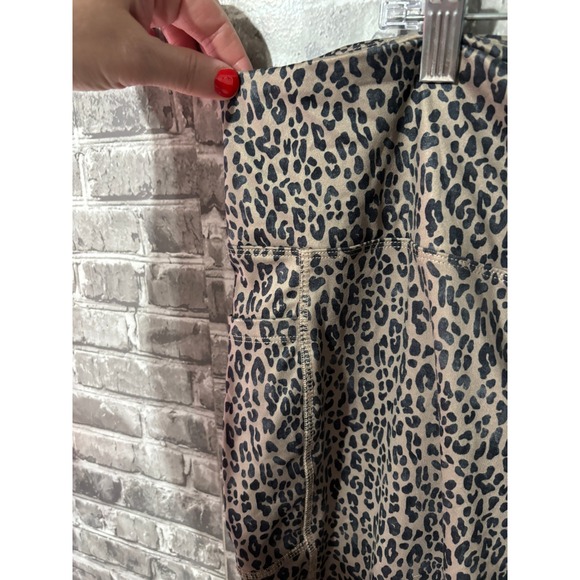 Leopard Workout Legging - Picture 3 of 4